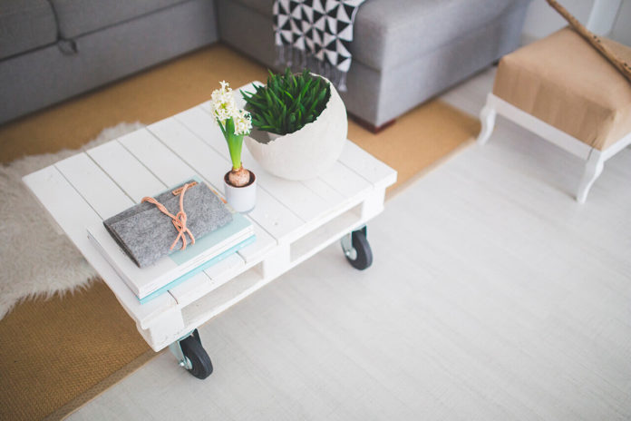 interior-white-3874 Маленький белый кофейный столик в светлом интерьере
