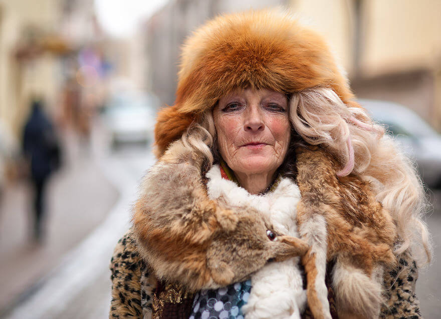 Рози - 80-летняя бездомная дама, местная знаменитость и истинная икона стиля